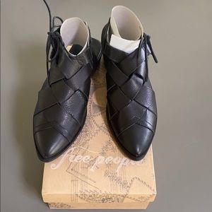 Free People Destino black Flats .